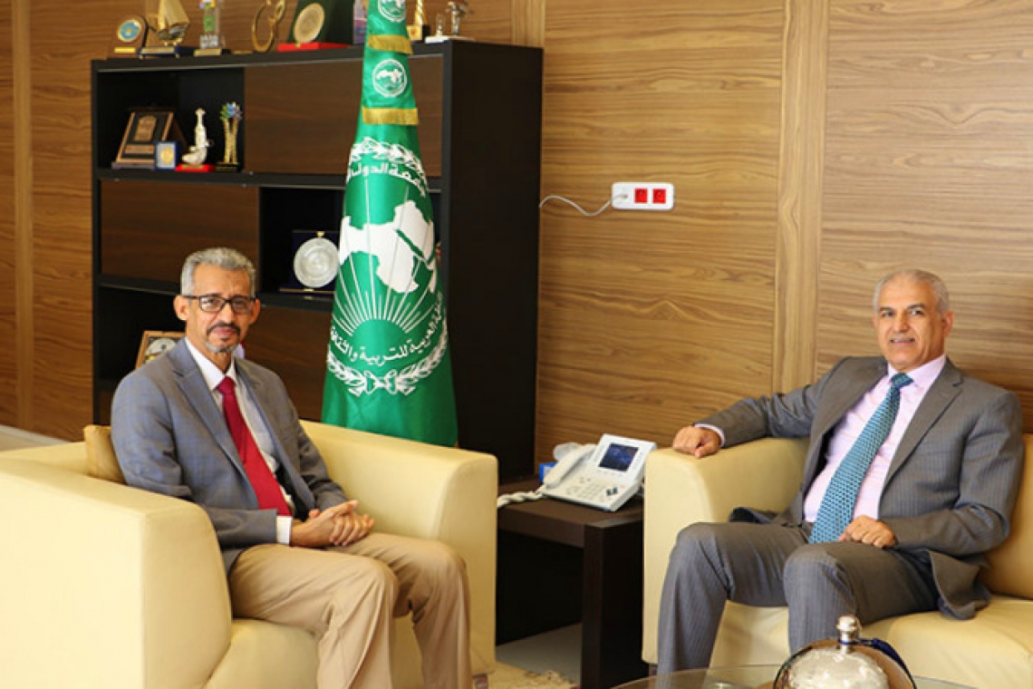 سعادة سفير مملكة البحرين يؤدي زيارة إلى معالي مدير عام الألكسو