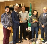 مدير عام الألكسو يلتقي فريق الفائزين بجائزة مدى للتطبيقات الجوالة