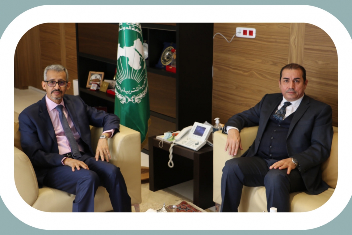 مدير عام الألكسو يستقبل سفير جمهورية العراق لدى الجمهورية التونسية 