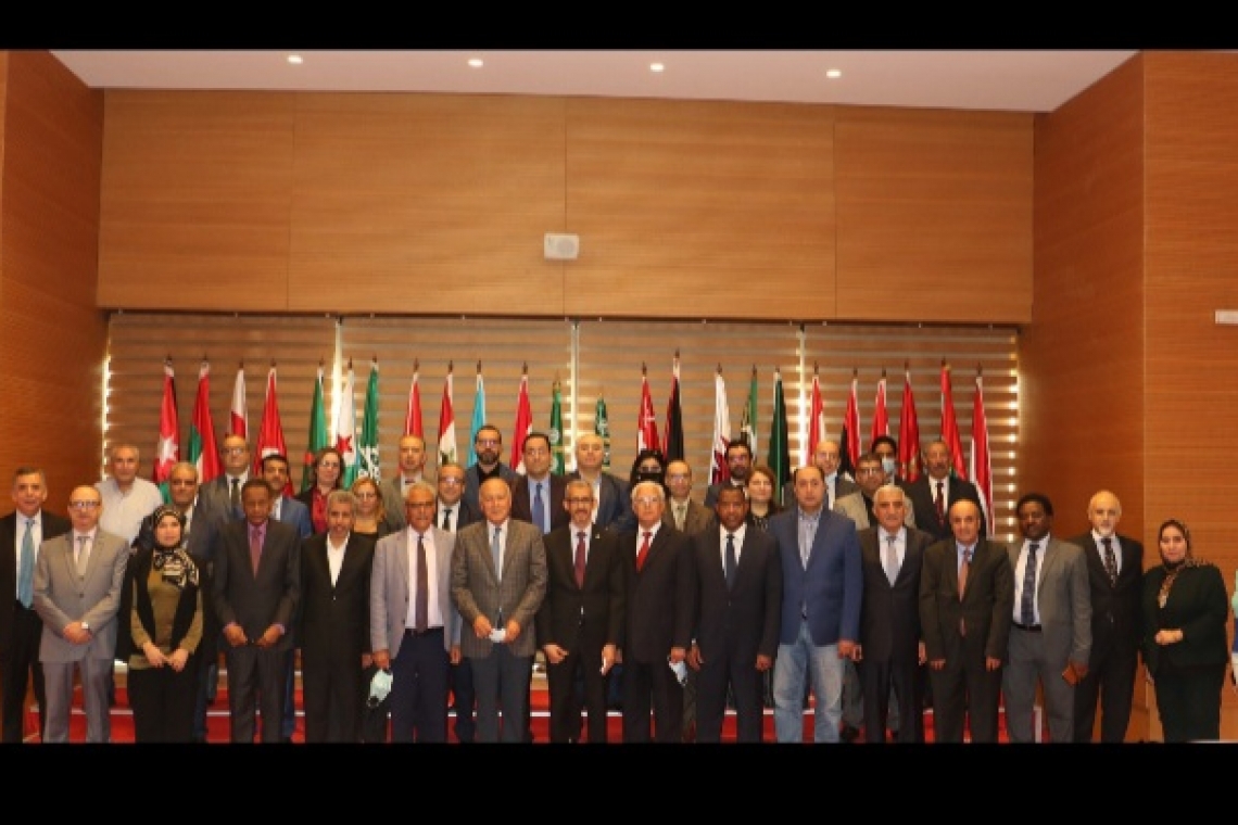 أمين عام جامعة  الدول العربية يؤدي زيارة إلى مقر الالكسو