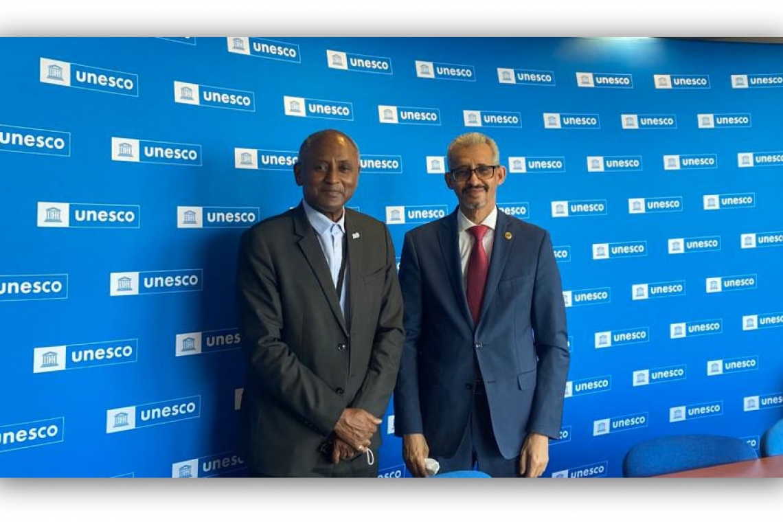 Le Dr Mohamed Ould Amar, Directeur général de l'ALECSO reçoit  le Sous-Directeur général pour les relations extérieures de UNESCO