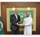 الأمين العام لمجمع الملك سلمان العالمي للغة العربية ومركز الملك عبدالله  يزور  معهد المخطوطات العربية 