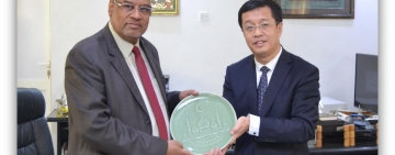 نائب سفير جمهورية الصين الشعبية بالخرطوم   يزور معهد الخرطوم الدولي للغة العربية