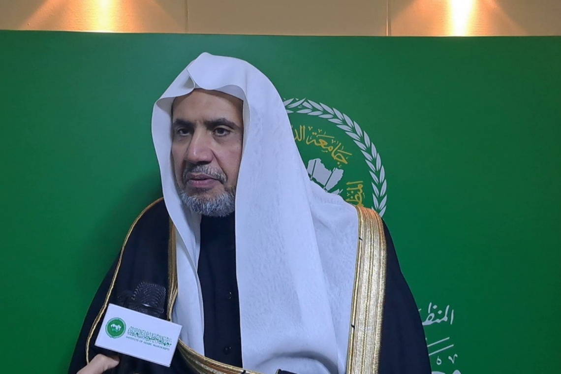 معالي أمين عام رابطة العالم الإسلامي ورئيس رابطة الجامعات الإسلامية  يزور معهد المخطوطات العربية