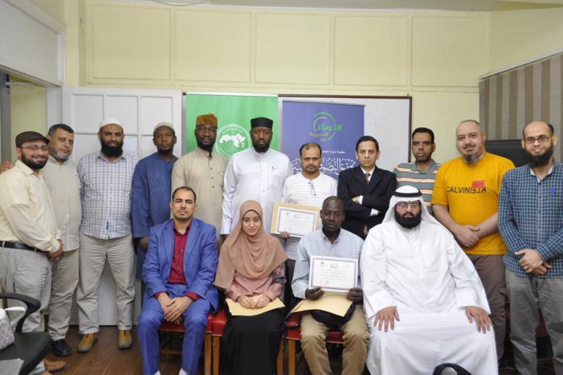 معهد المخطوطات العربية  يختتمُ دورتَه التدريبية الموضوعية -تحقيق النصوص الأدبية