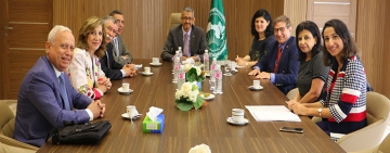 مدير عام الألكسو يستقبل لجنة تحكيم جائزة ابن خلدون – سنغور للترجمة