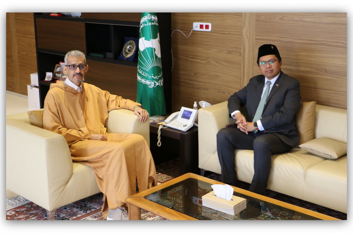  Indonesia's Ambassador to Tunisia pays courtesy visit to Director-General of ALECSO