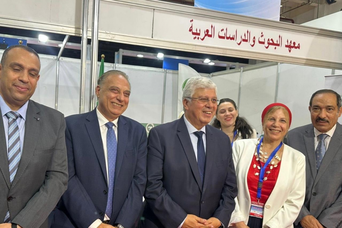 وزير التعليم العالي المصري يزور جناح معهد البحوث والدراسات العربية بمعرض الجامعات