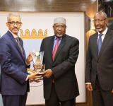 رئيس جمهورية الصومال الفيدرالية بالإنابة يستقبل المدير العام للألكسو