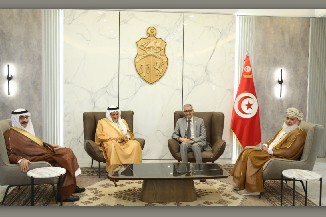 المدير العام للألكسو يستقبل صاحب السمو الملكي الأمير تركي الفيصل بمطار تونس قرطاج الدولي