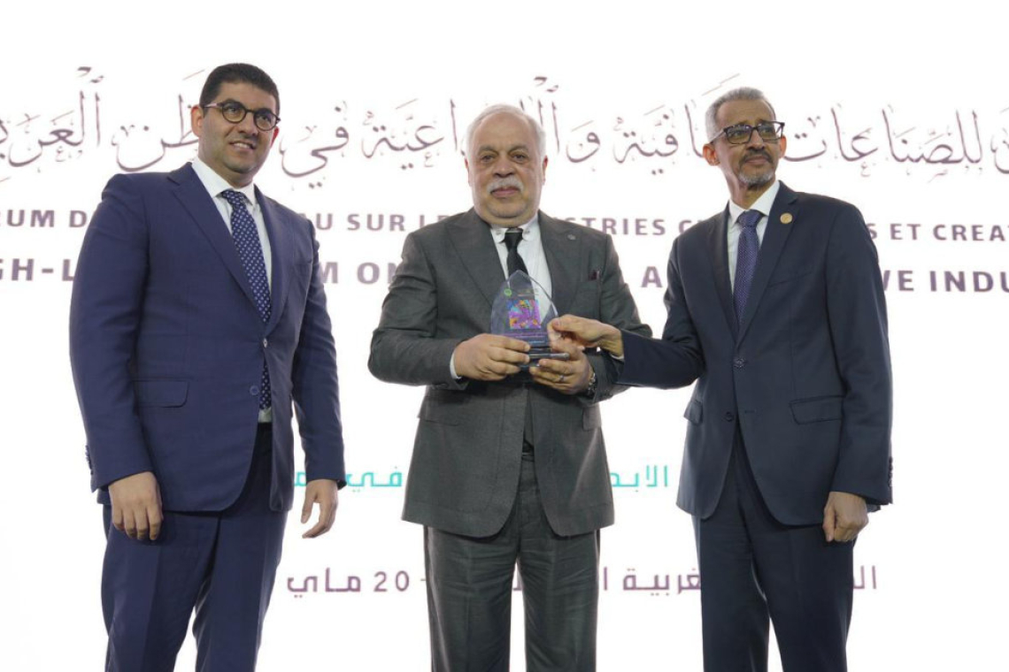 المدير العام للألكسو يكرم نقيب الفنانين المصريين
